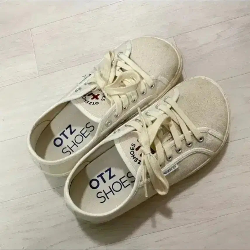 [SOLD OUT] 오찌 컨버스 스니커스 아이보리 240