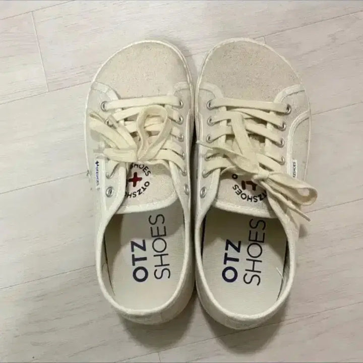[SOLD OUT] 오찌 컨버스 스니커스 아이보리 240