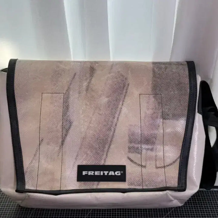 [SOLD OUT] 프라이탁 덱스터 아이보리 연보라 전사