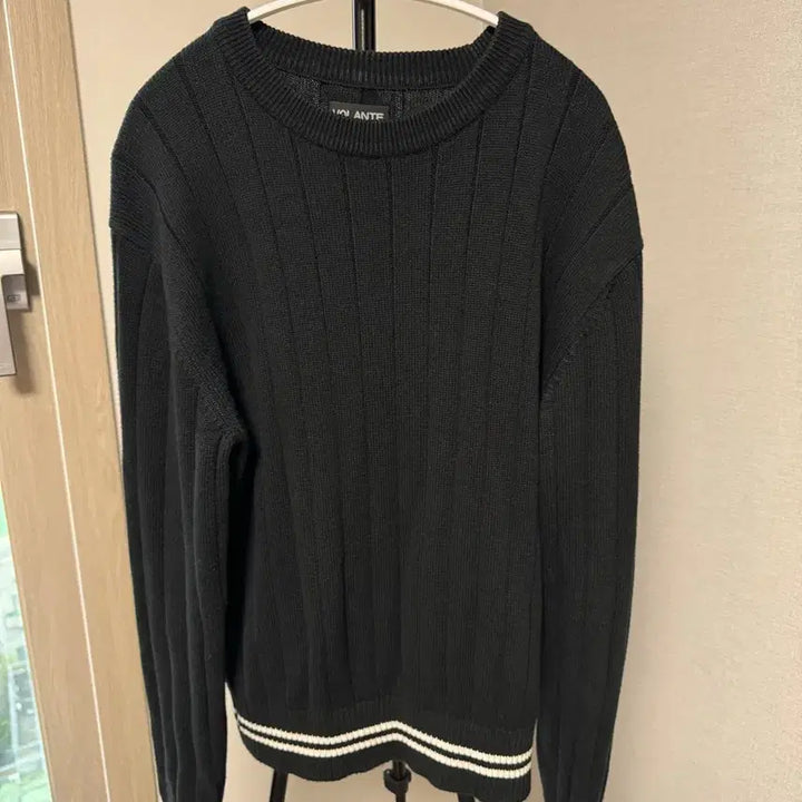 [SOLD OUT] VOLANTE 검정 니트 흰색 줄무늬