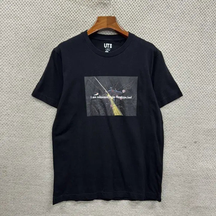 [BUNJANG] Uniqlo Gundam Anime Print T-Shirt (M) / 유니클로 건담 애니 프린팅 반팔티 M A09130