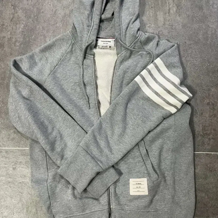 [SOLD OUT] 톰브라운 흐드집업