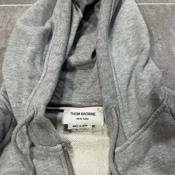 [SOLD OUT] 톰브라운 흐드집업