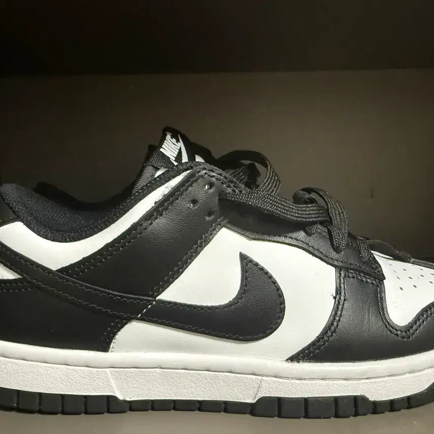 [BUNJANG] Nike Dunk Low Black and White (235mm) Sneakers / 나이키 범고래 (235mm) 블랙 판매합니다