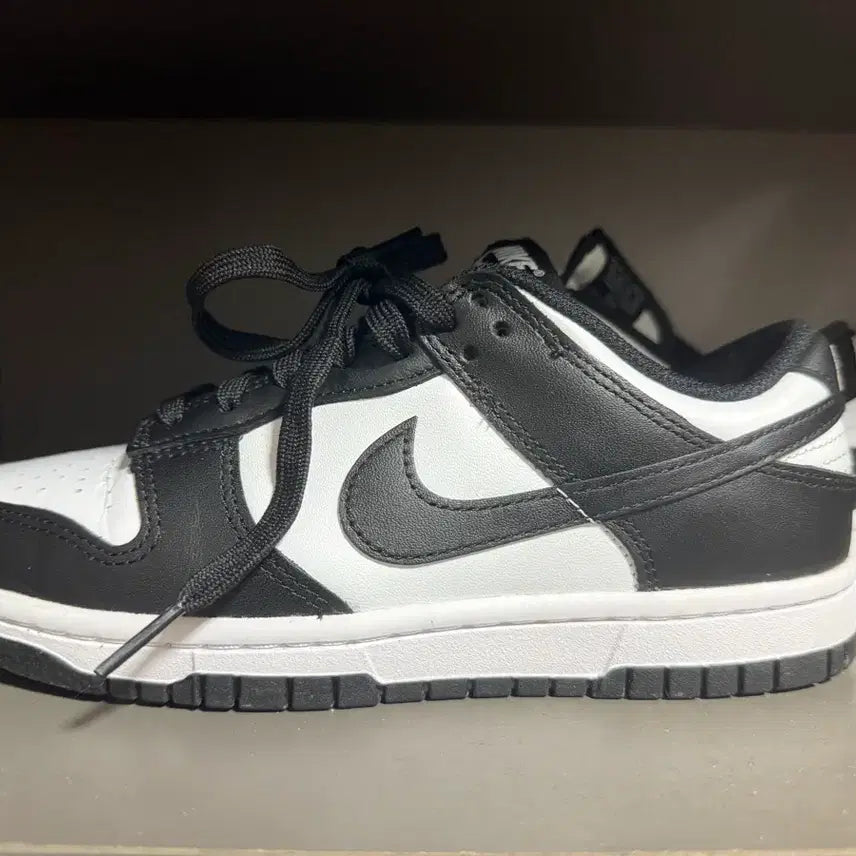 [BUNJANG] Nike Dunk Low Black and White (235mm) Sneakers / 나이키 범고래 (235mm) 블랙 판매합니다