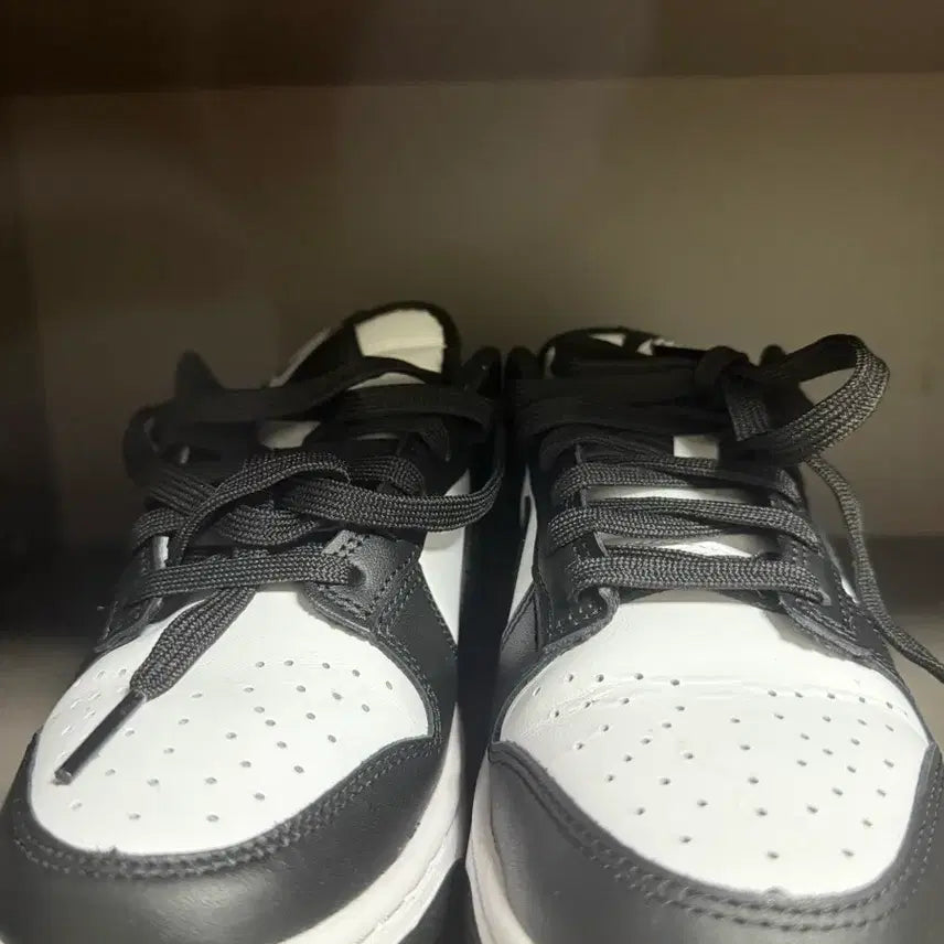[BUNJANG] Nike Dunk Low Black and White (235mm) Sneakers / 나이키 범고래 (235mm) 블랙 판매합니다