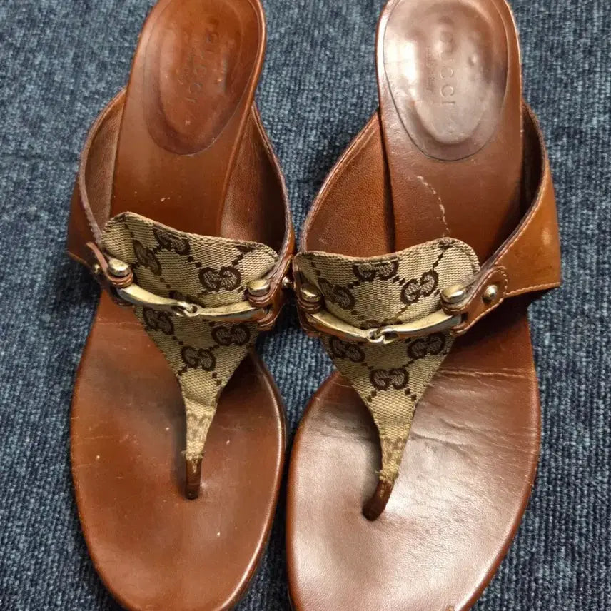 [SOLD OUT] 구찌 GG 캔버스 브라운 쪼리 샌들 260