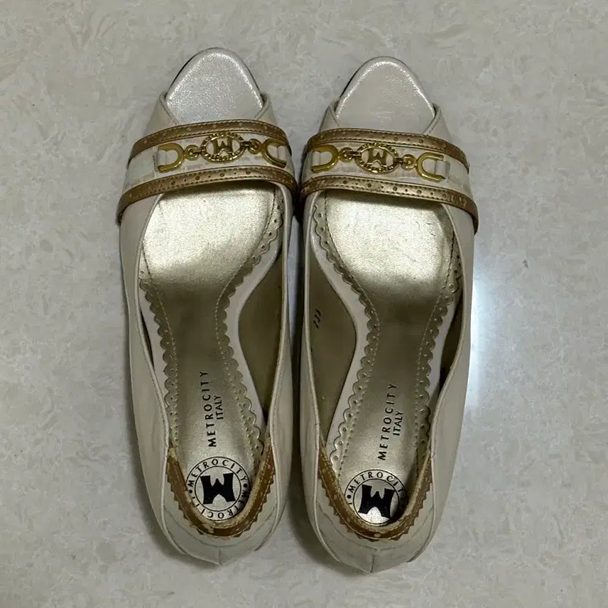 [BUNJANG] Metrocity Ivory Pumpsheel Size 235 / 메트로시티 아이보리 펌프스힐 235