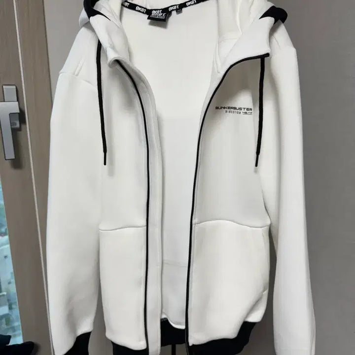 [BUNJANG] BunkerBuster White Hooded Zip-up Jacket / 벙커버스터 화이트 후드집업
