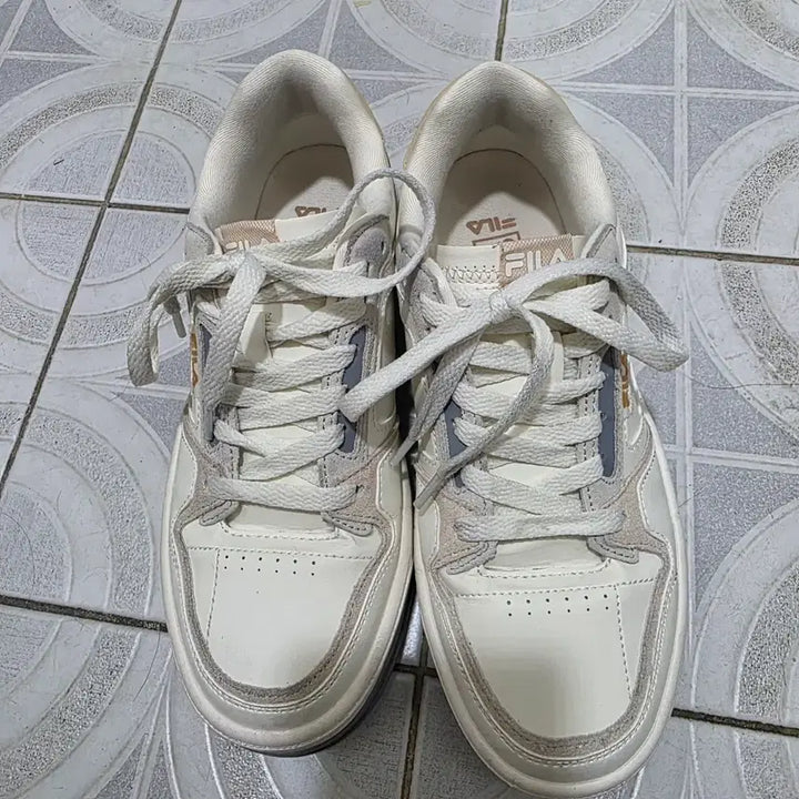 [SOLD OUT] 휠라 FILA 아이보리 스니커즈 운동화