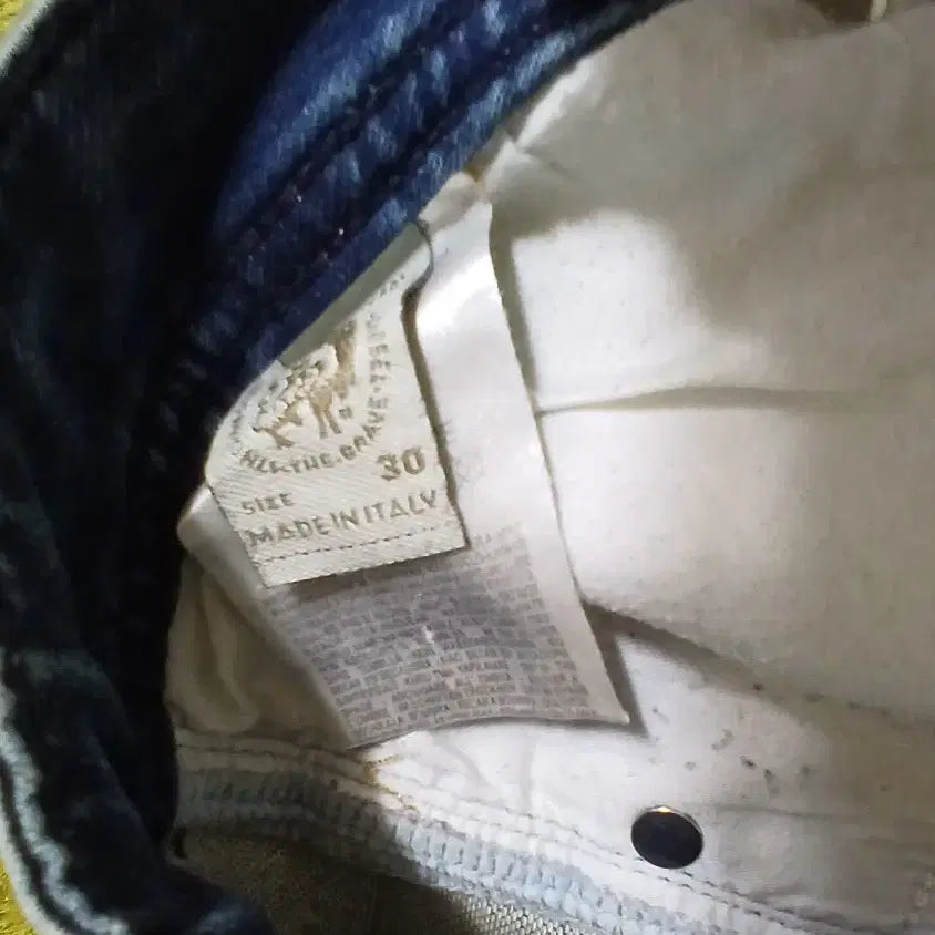 [BUNJANG] Diesel Denim Jeans with Damage and Wash - Size 30 / 디젤 데님 청바지 데미지 워싱:30