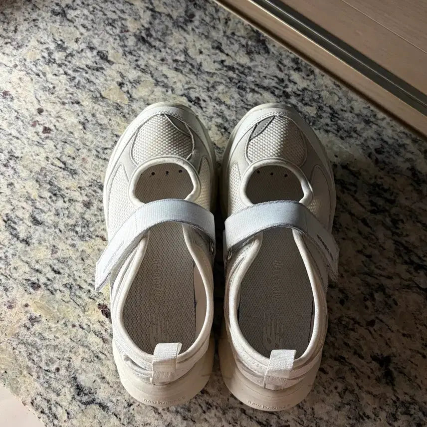 [BUNJANG] New Balance Breeze SD2202 White Sandals 230 / 뉴발란스 브리즈 SD2202 화이트 샌들 230