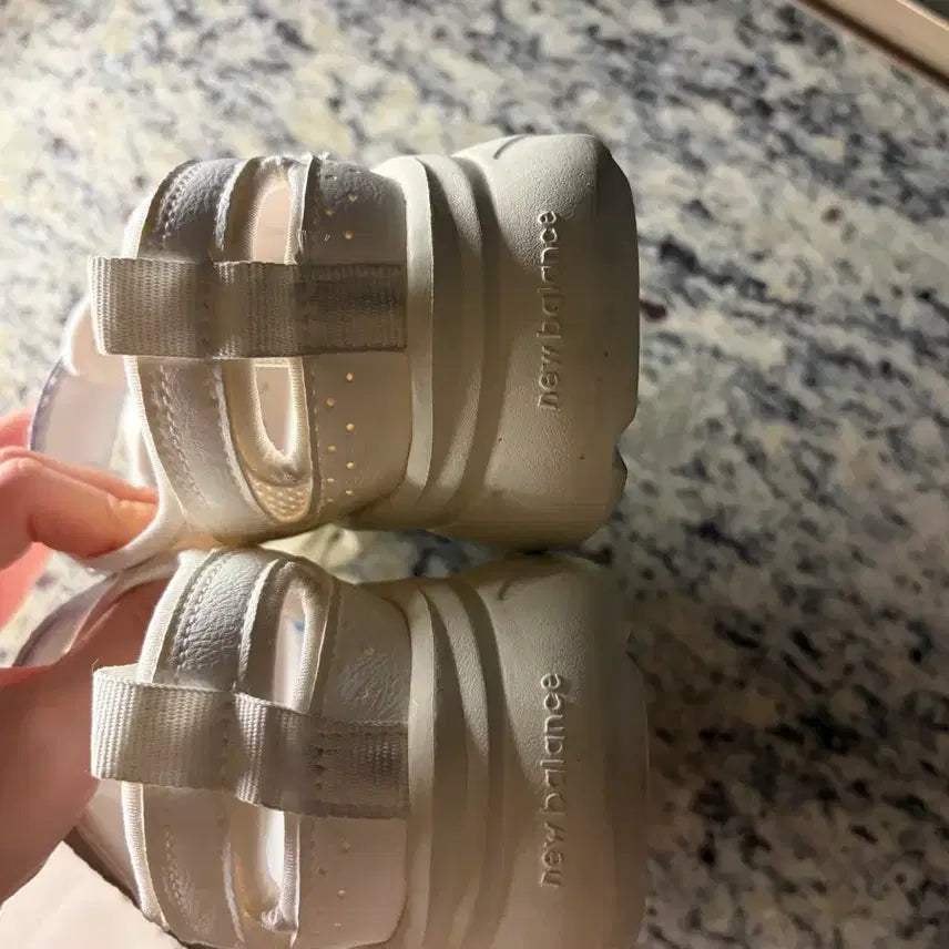 [BUNJANG] New Balance Breeze SD2202 White Sandals 230 / 뉴발란스 브리즈 SD2202 화이트 샌들 230