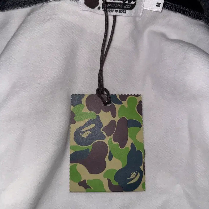 [SOLD OUT] 베이프 시티 M사이즈 야광 후드집업 새상품