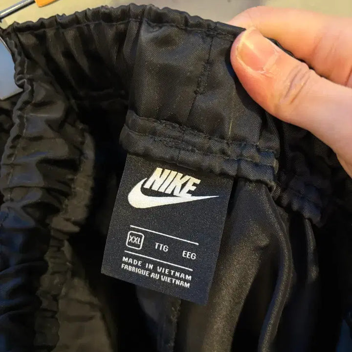 [BUNJANG] Nike Limited Edition Striped Woven Wide Jogger Pants / 나이키 한정판 스트라이프 우븐 와이드조거팬츠