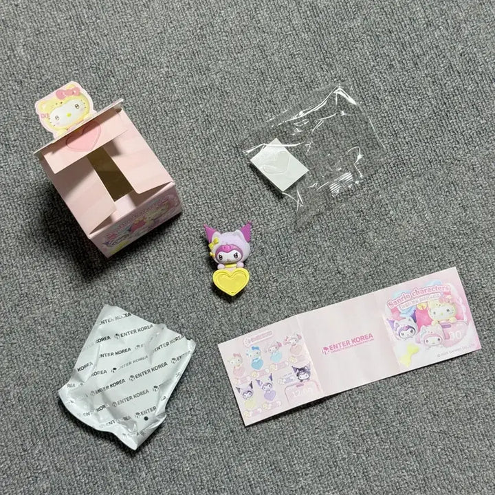 [BUNJANG] Sanrio Kuromi Peeking Figure / 야옹이 까꿍 피규어 시리즈 산리오 쿠로미 히퍼 미사용 새 상품