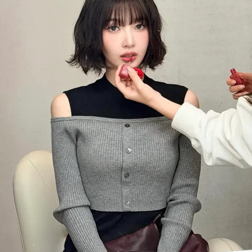 [BUNJANG] Rave Joy Karina Off-Shoulder Long Sleeve Top / (새상품) 레이브 여성 오프숄더 긴팔티셔츠 숄더컷아웃니트 S 조이카리나