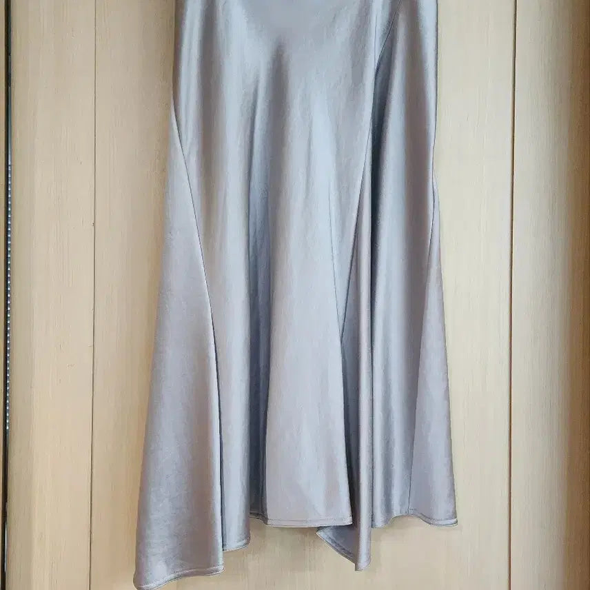 [BUNJANG] DECO New York Collection Silver Flare Skirt / DECO 데코 뉴욕 컬렉션 실버 플레어 스커트 55 팝니다.