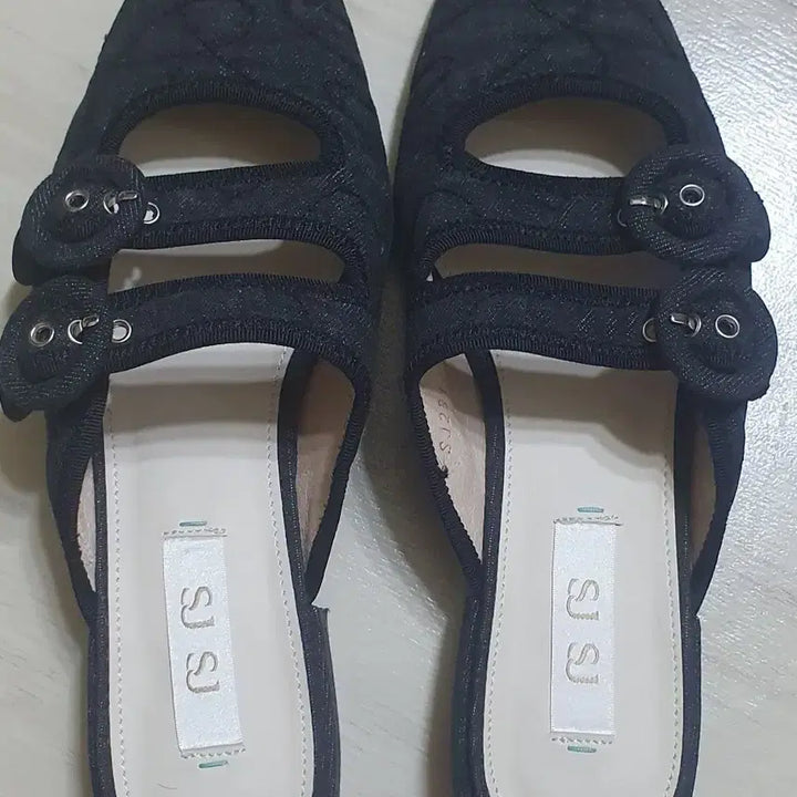 [BUNJANG] SJ Black Mule Punching Buckle Slippers / SJ SJ 블랙 뮬  펀칭 버클 스리퍼