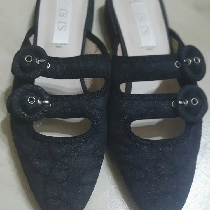 [BUNJANG] SJ Black Mule Punching Buckle Slippers / SJ SJ 블랙 뮬  펀칭 버클 스리퍼
