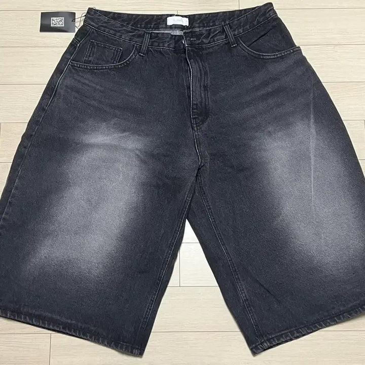 [SOLD OUT] [미착용 새상품] 니치스 버뮤다팬츠 차콜 워싱 블랙 L