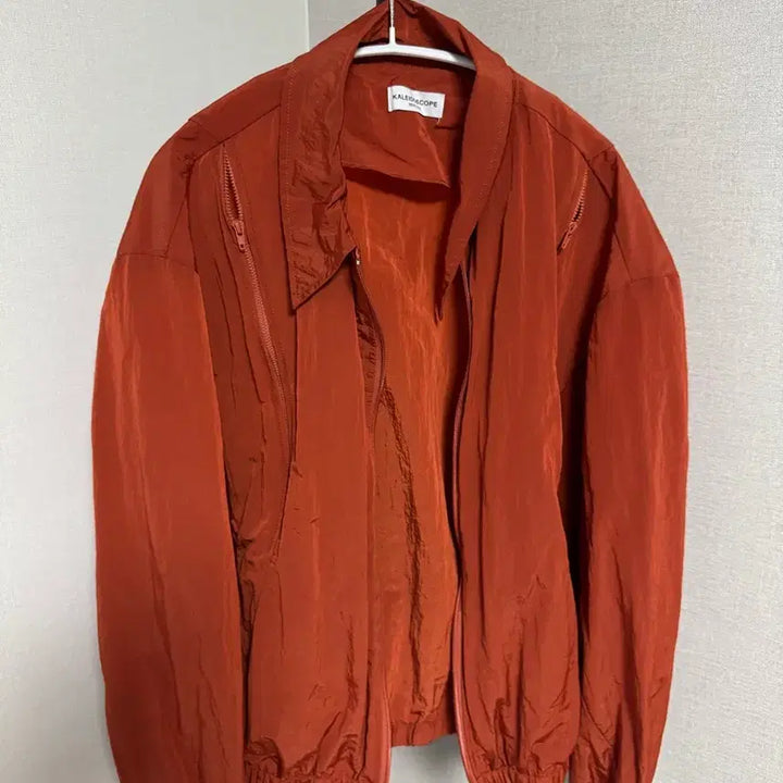 [SOLD OUT] KALEIDOSCOPE 오렌지색 바람막이