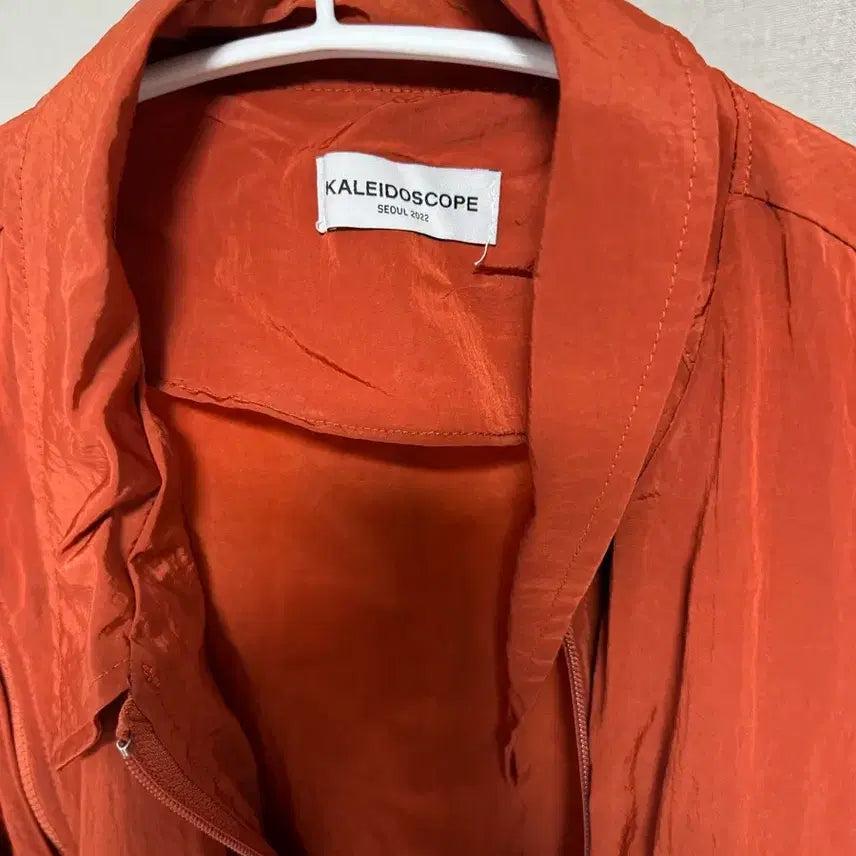 [SOLD OUT] KALEIDOSCOPE 오렌지색 바람막이