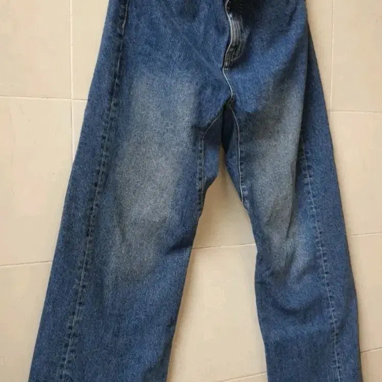 [BUNJANG] IEY Wide Fit Washed Mid-Blue Denim Pants / [IEY] 이에이 와이드핏 워싱 중청 데님 팬츠 L (32~34)