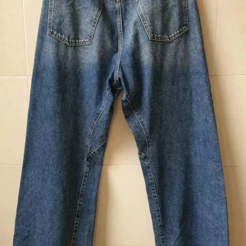 [BUNJANG] IEY Wide Fit Washed Mid-Blue Denim Pants / [IEY] 이에이 와이드핏 워싱 중청 데님 팬츠 L (32~34)