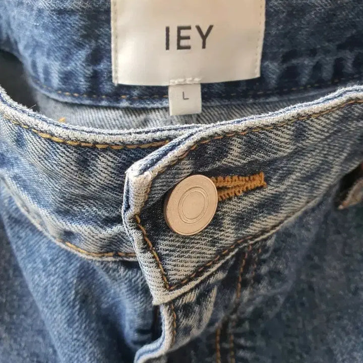 [BUNJANG] IEY Wide Fit Washed Mid-Blue Denim Pants / [IEY] 이에이 와이드핏 워싱 중청 데님 팬츠 L (32~34)