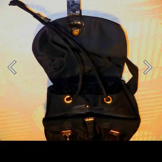 [BUNJANG] Gianni Versace Gold Embroidery Black Tuxedo Backpack / 쟈아니 베르사체 골드왕자수블랙( 프라다원단)턱시도 네추럴 시스탬 포켓