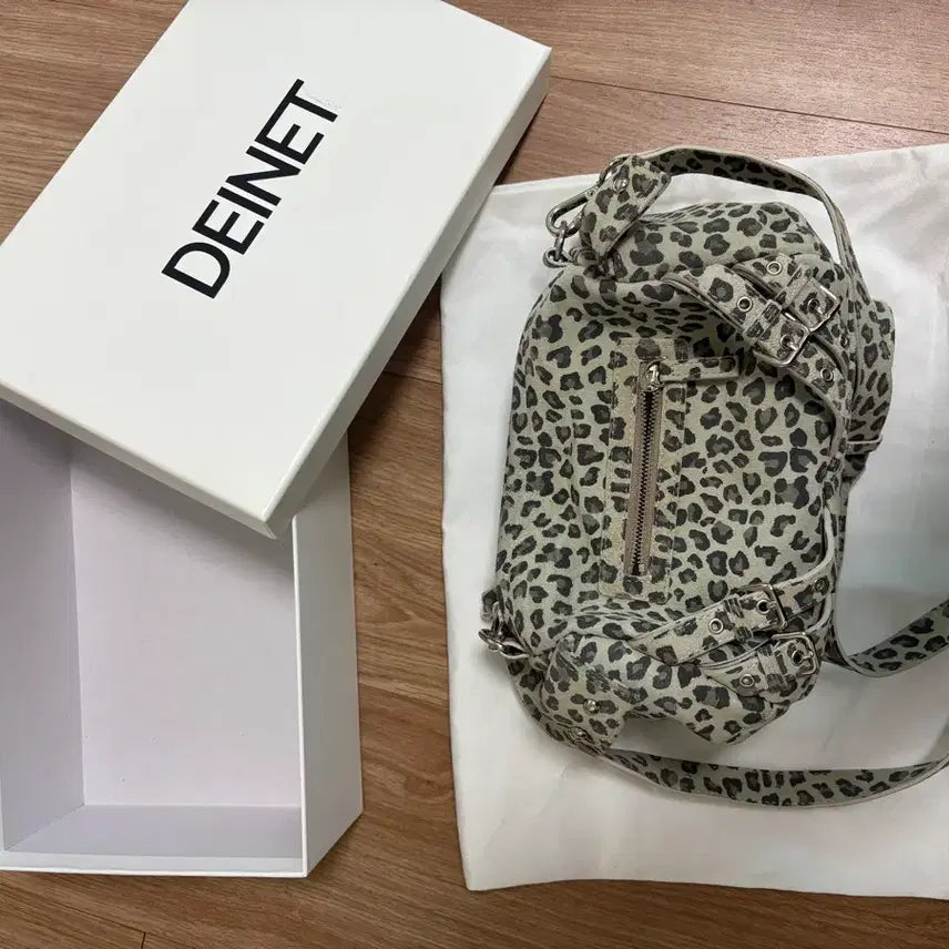 [BUNJANG] Dainit Leopard Shoulder Bag / 다이닛 레오파드 숄더백