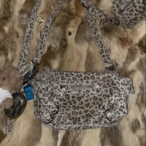 [BUNJANG] Dainit Leopard Shoulder Bag / 다이닛 레오파드 숄더백