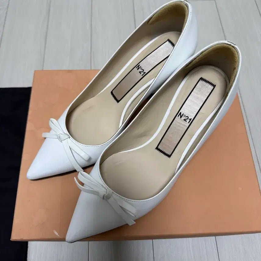 [SOLD OUT] N21 펌프스 37사이즈