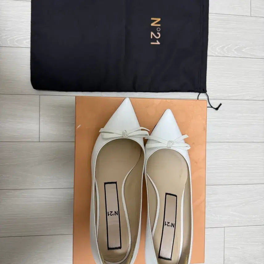 [SOLD OUT] N21 펌프스 37사이즈
