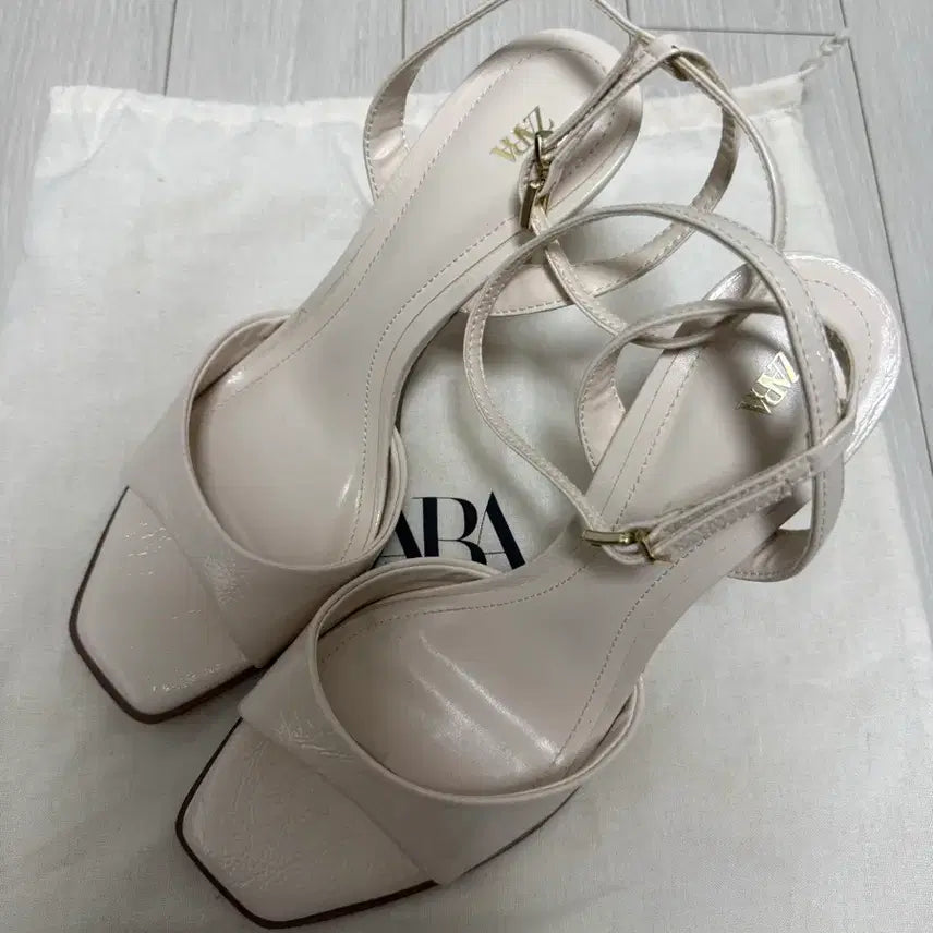 [BUNJANG] Zara Enamel Heels / 자라 에나멜 힐