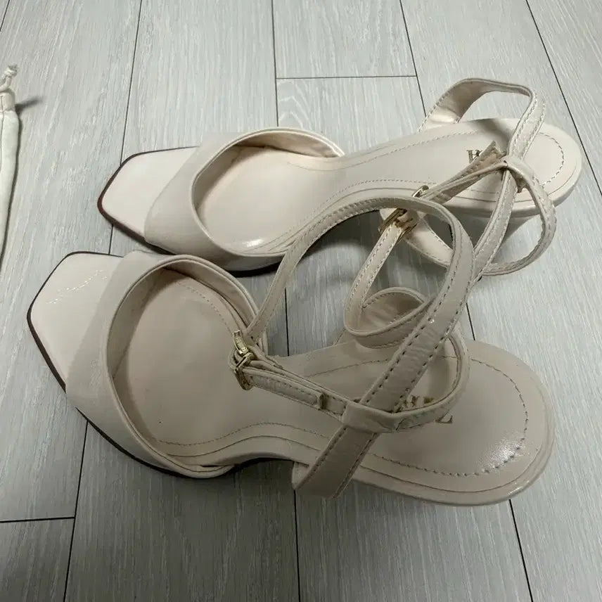 [BUNJANG] Zara Enamel Heels / 자라 에나멜 힐