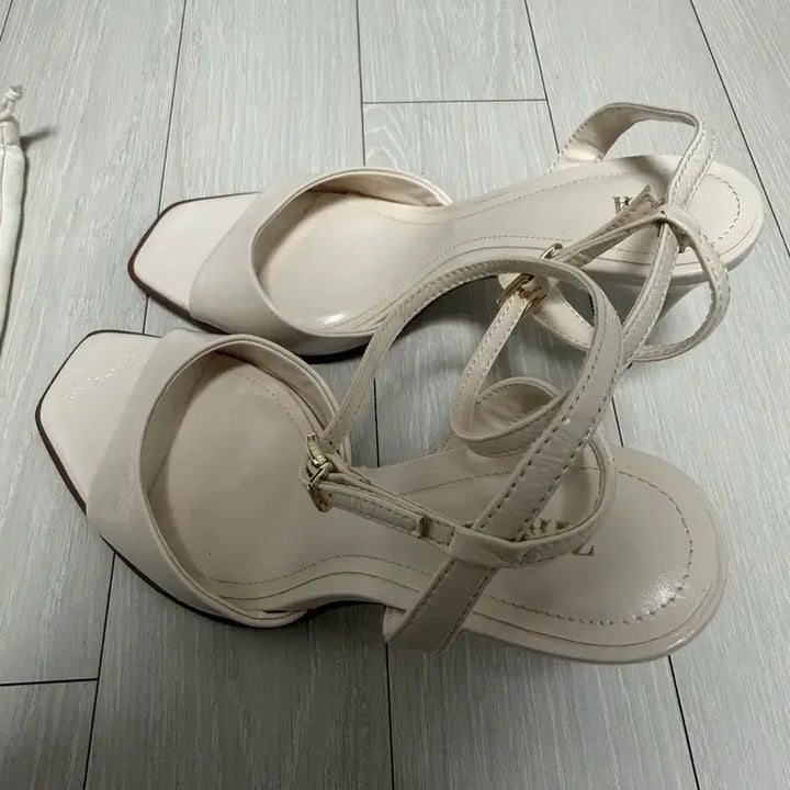 [BUNJANG] Zara Enamel Heels / 자라 에나멜 힐