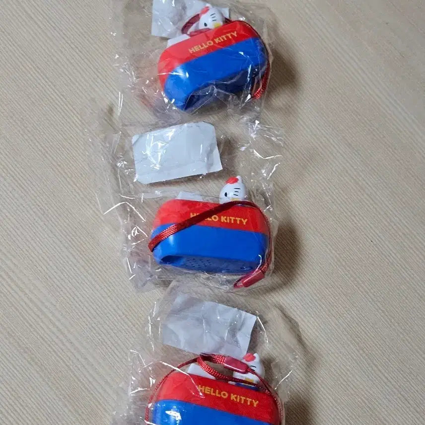 [BUNJANG] Sanrio Hello Kitty Keycap Keychain / 산리오 헬로키티 키캡키링 키보드키링