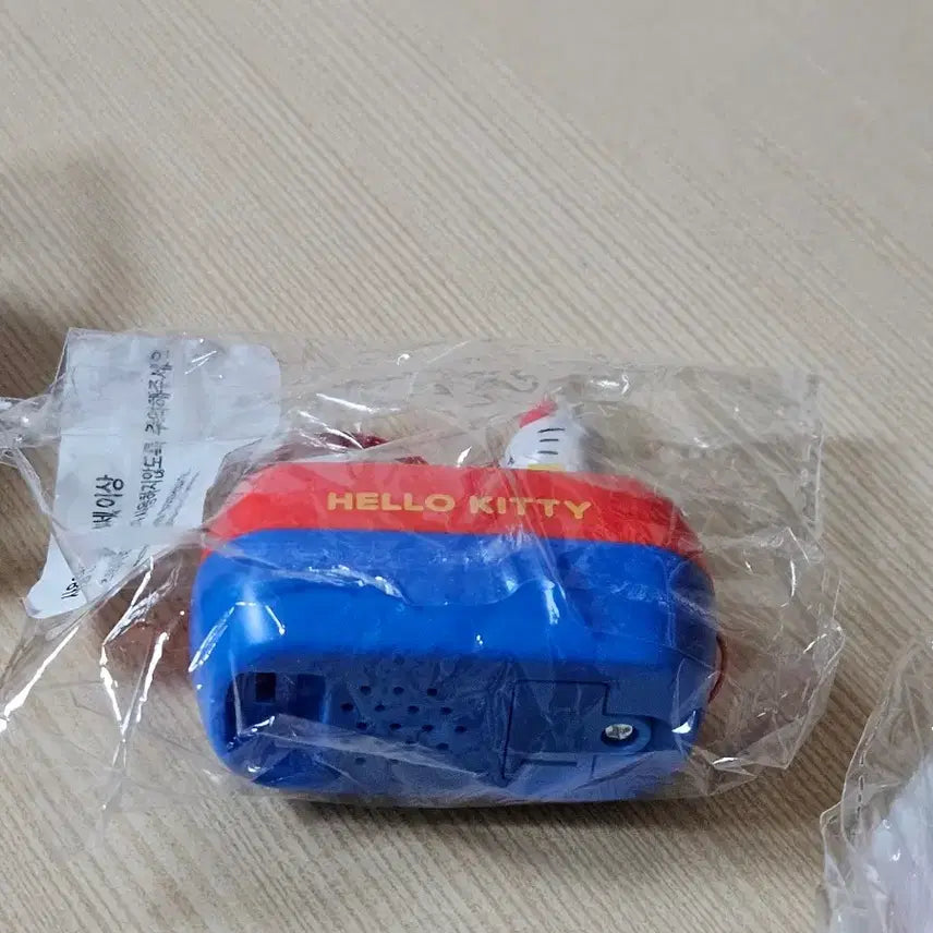 [BUNJANG] Sanrio Hello Kitty Keycap Keychain / 산리오 헬로키티 키캡키링 키보드키링