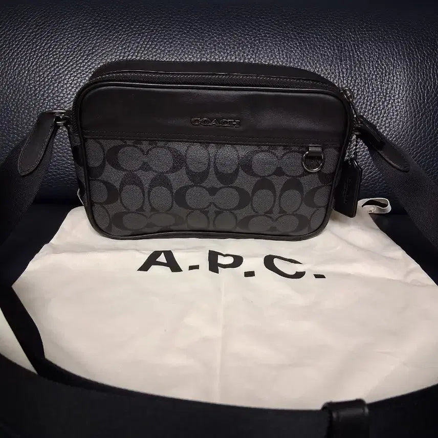 [BUNJANG] Coach Graham Signature Canvas Crossbody Bag / 코치 남성 시그니처 캔버스 그레이엄 크로스바디백