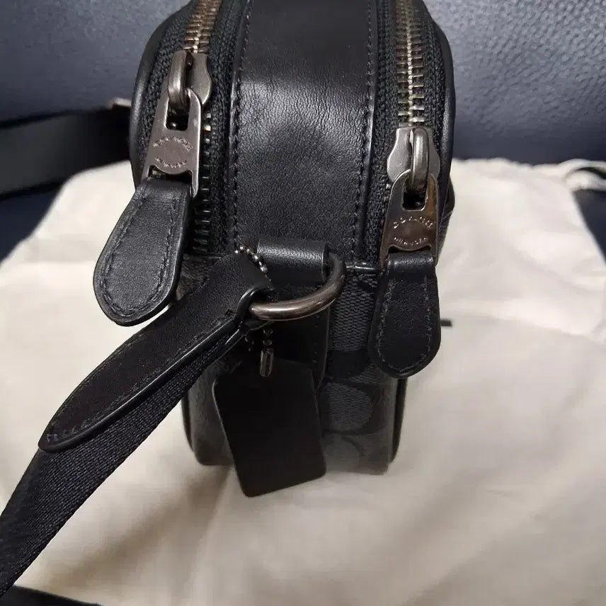 [BUNJANG] Coach Graham Signature Canvas Crossbody Bag / 코치 남성 시그니처 캔버스 그레이엄 크로스바디백