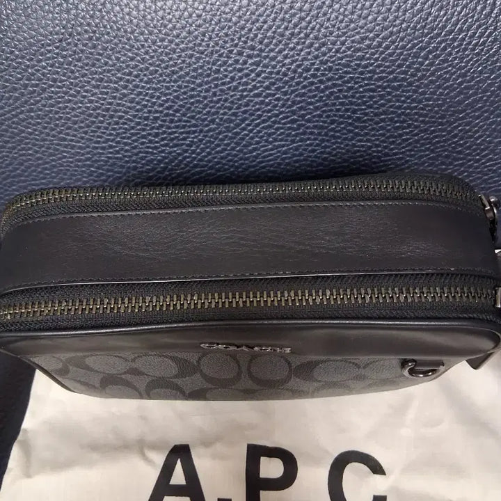 [BUNJANG] Coach Graham Signature Canvas Crossbody Bag / 코치 남성 시그니처 캔버스 그레이엄 크로스바디백
