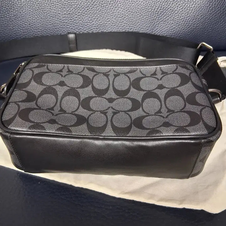 [BUNJANG] Coach Graham Signature Canvas Crossbody Bag / 코치 남성 시그니처 캔버스 그레이엄 크로스바디백