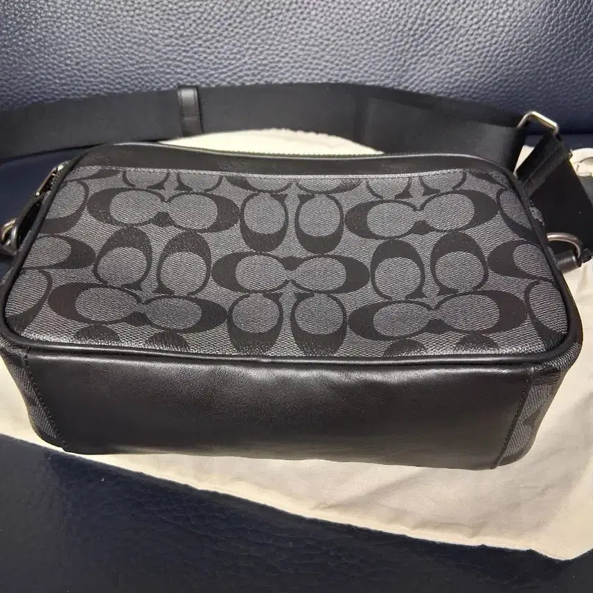 [BUNJANG] Coach Graham Signature Canvas Crossbody Bag / 코치 남성 시그니처 캔버스 그레이엄 크로스바디백
