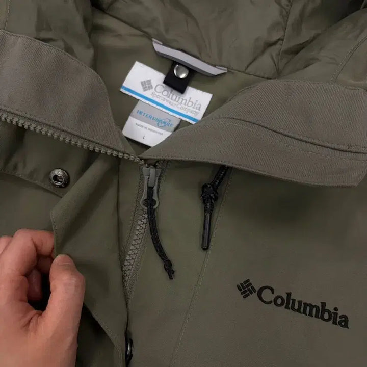[BUNJANG] Columbia Windbreaker Jacket Khaki Green (L) / 컬럼비아 콜롬비아 바람막이 카키그린 (L)