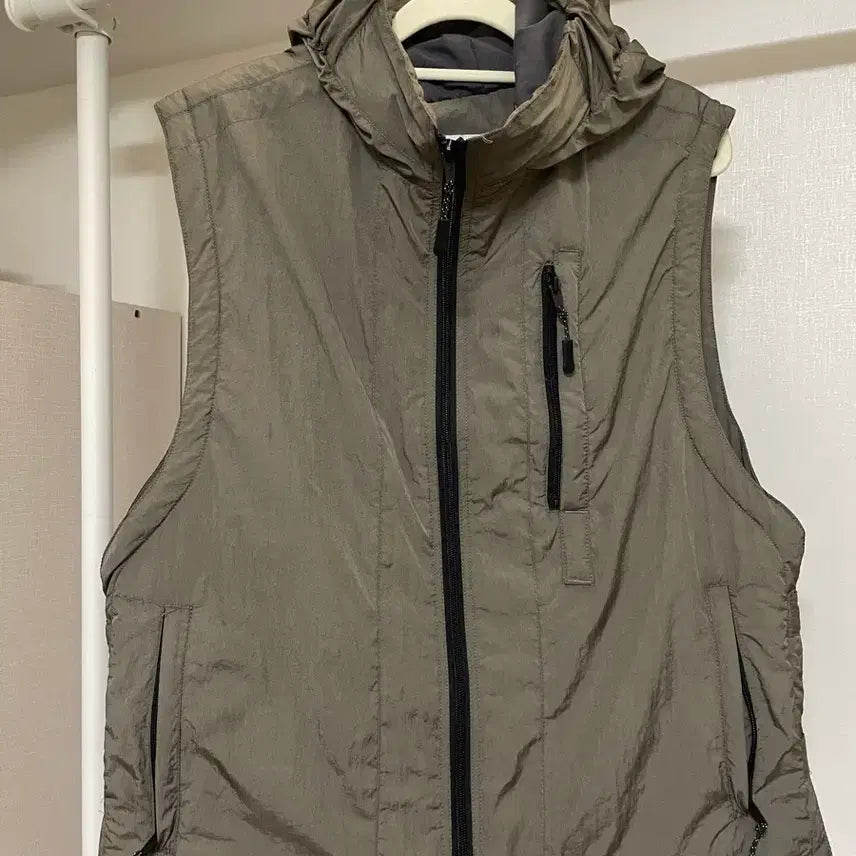[SOLD OUT] 르마드 패디드 후드 베스트