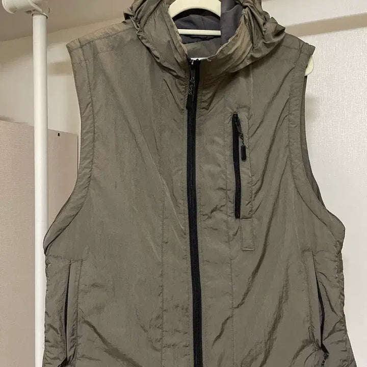 [SOLD OUT] 르마드 패디드 후드 베스트