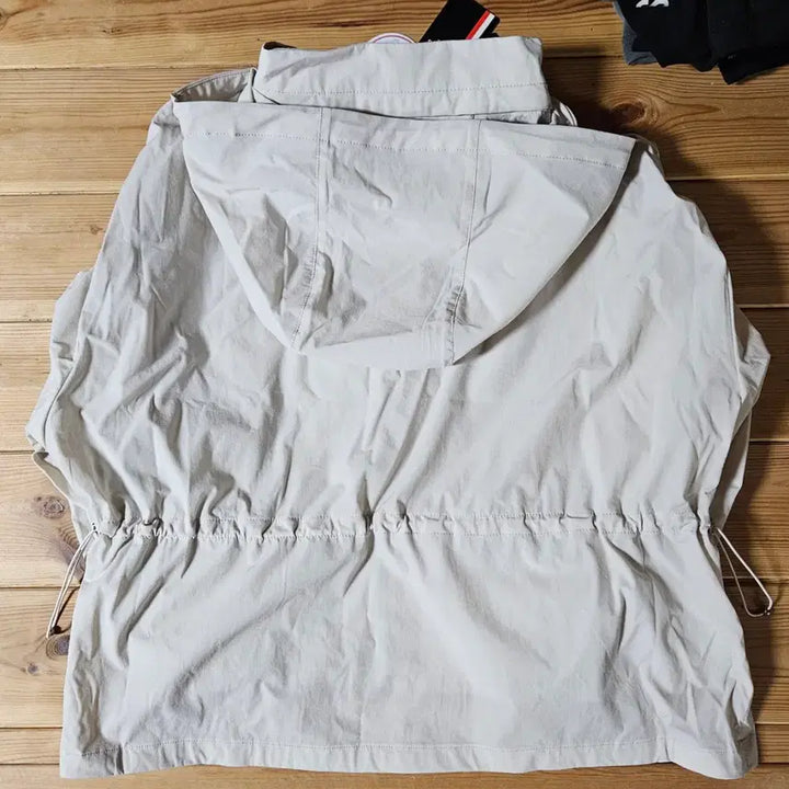 [SOLD OUT] DENNIS 후드 바람막이 자켓 아이보리