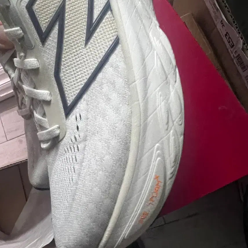 [BUNJANG] New Balance Fresh Foam 1080 v14 Wide 2E Sneakers / 뉴발란스 흰색 운동화 Fresh Foam 1080 v14